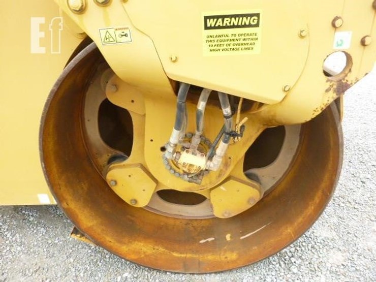 2014-caterpillar-cb64-image-17