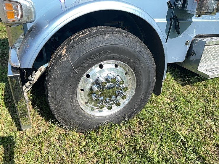 2019-peterbilt-389-image-46