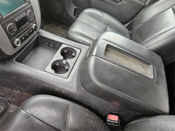 2011-gmc-3500-image-33
