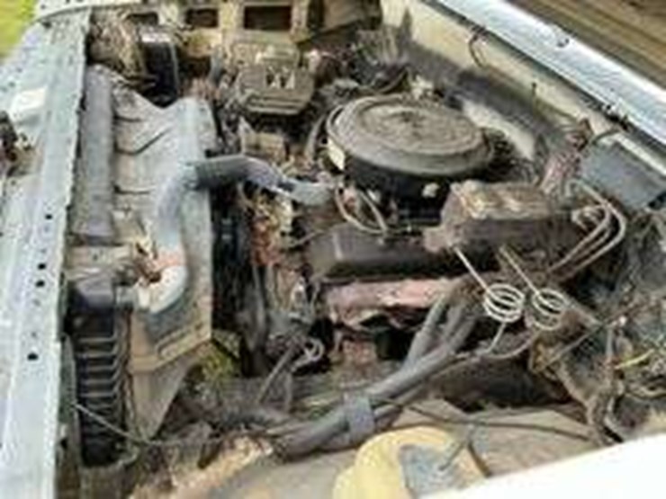1983-chevy-custom-deluxe-30,-1-ton-service-truck-image-11