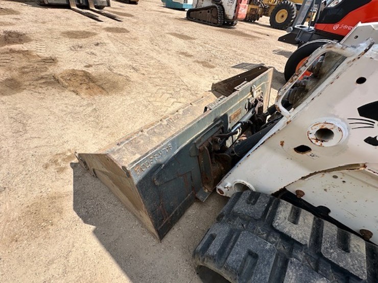 2016-bobcat-t740-image-18