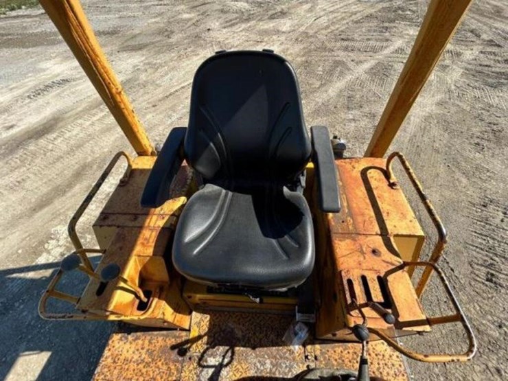 1990-caterpillar-d3c-image-17