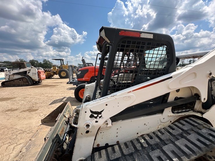 2016-bobcat-t740-image-17