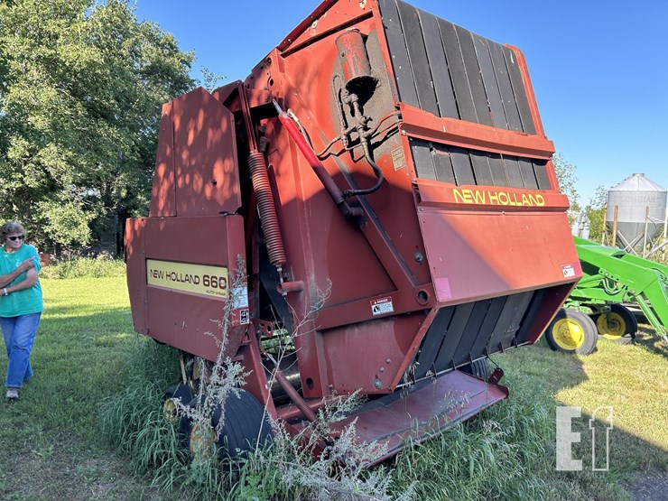 new-holland-660-image-3