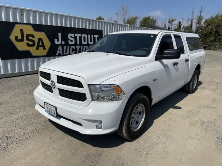 2017-dodge-ram-1500-crew-cab-4x4-pickup-image-1