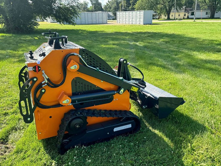 landhero-ldh-t460-mini-skid-steer-loader,-23-hp...-unused-image-4