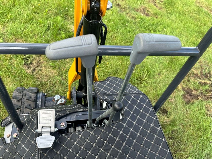 2025-cfg-industrial-xz20r-mini-excavator-...-unused-image-11