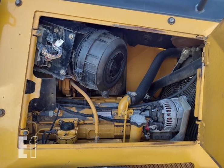 2012-deere-700j-lt-image-39