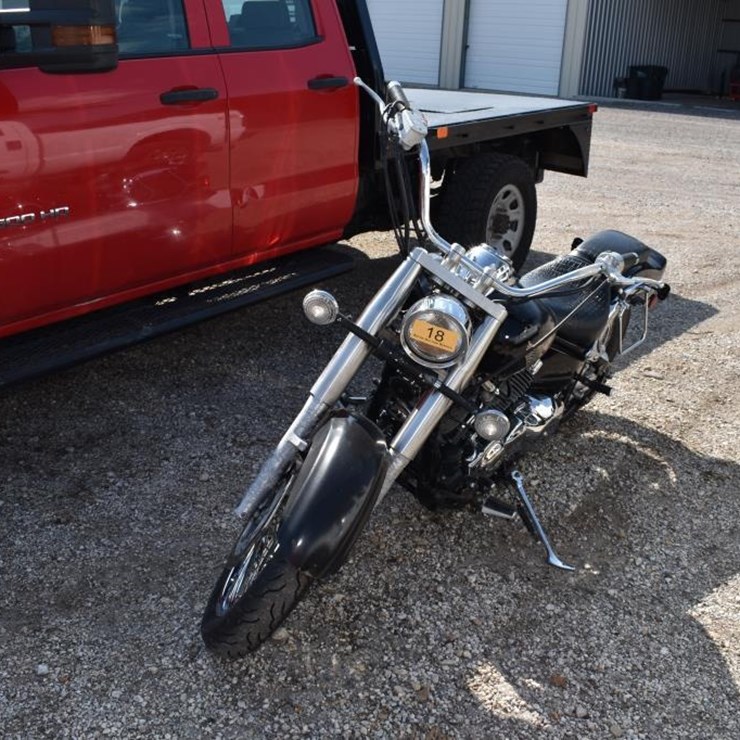 2011 YAMAHA 650 MOTOR BIKE (VIN # JYAVM01E9BA137774) (SHOWING APPX 6,149 MI