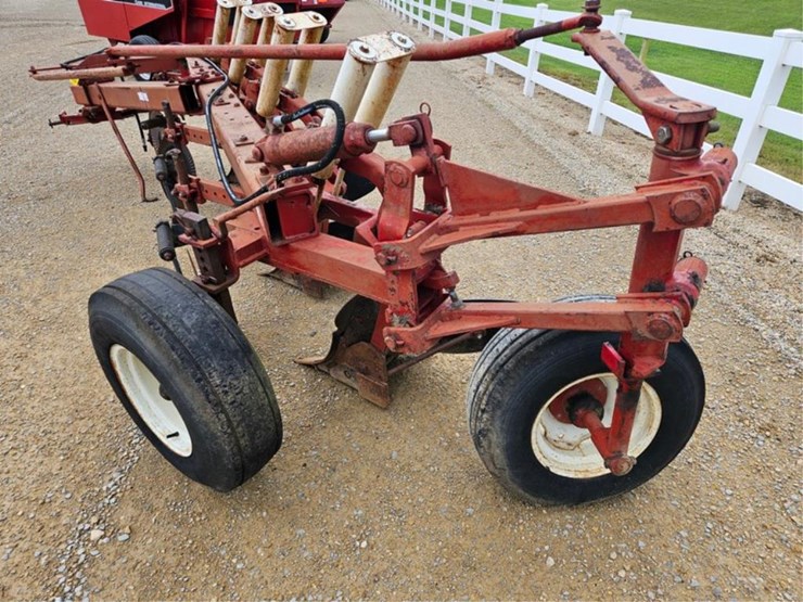 #265-•-ih-720-4-bottom-20"-semi-mount-plow-image-19