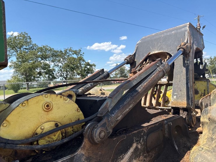 2010-deere-648h-image-15