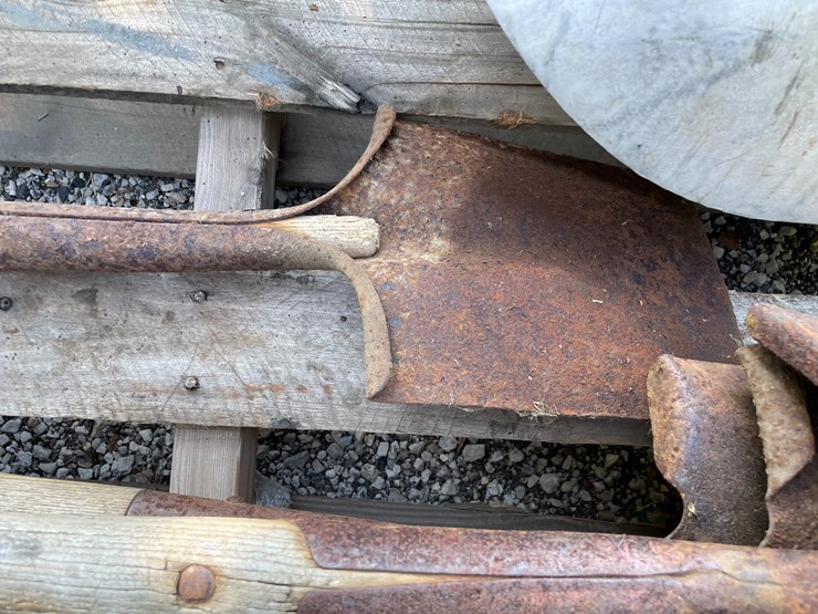 #1588-•-pile-of-various-shovels-image-4