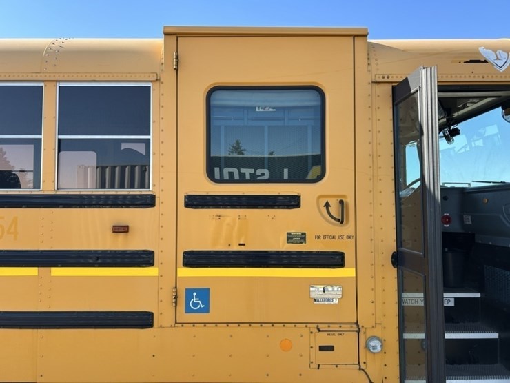 2013-ic-pb10500-school-bus-image-25