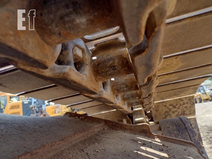 2011-komatsu-pc228us-lc-8-image-30