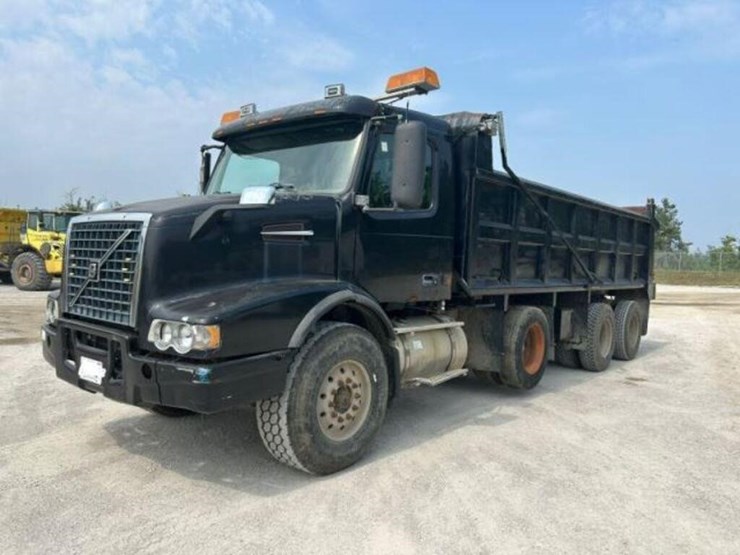 2005-volvo-tri/a-dump-truck-4v5k99gh55n391882-image-1