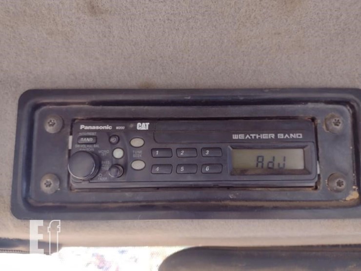 2004-caterpillar-420d-image-10