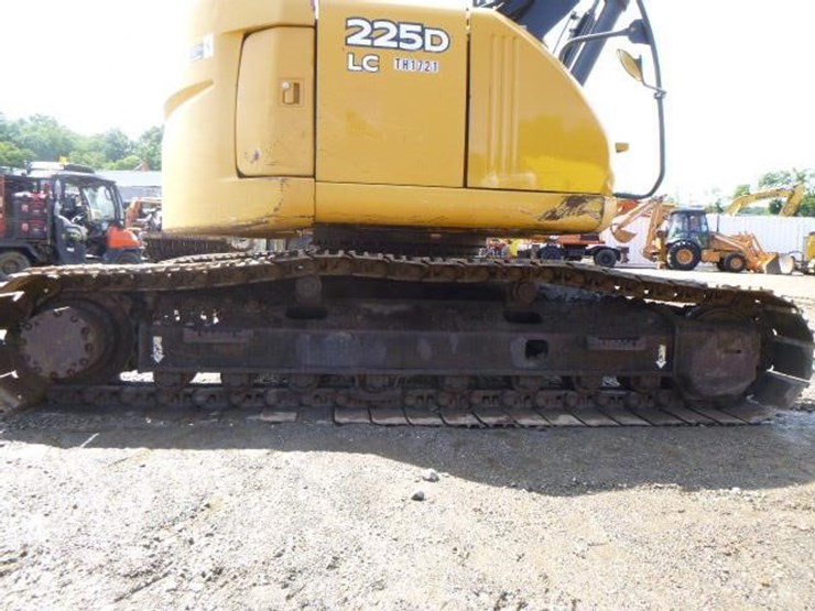 2011-deere-225d-lc-image-24