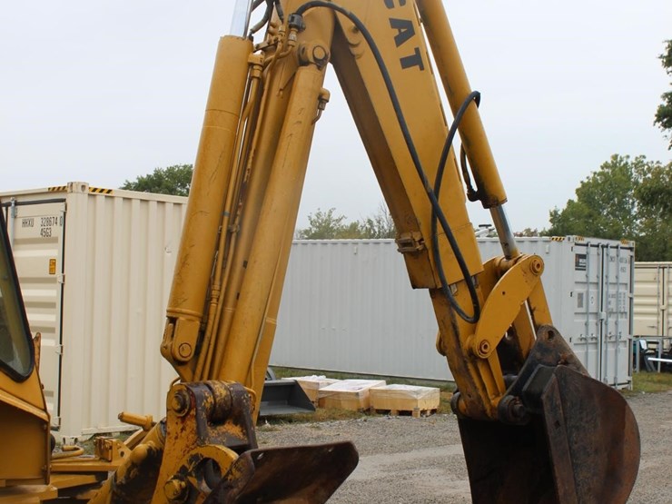 caterpillar-416-image-12