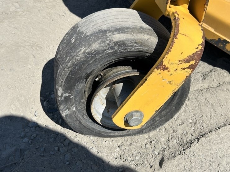 hustler-super-z-zero-turn-mower-image-15