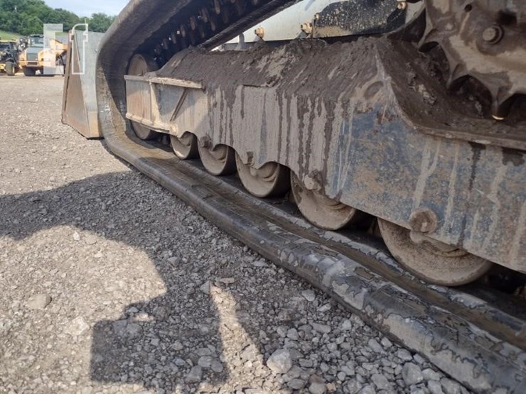 2019-bobcat-t740-image-25