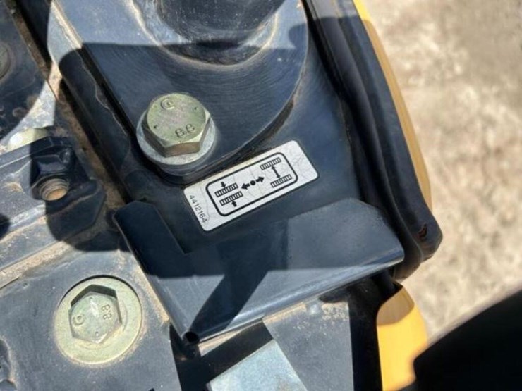2016-deere-17g-image-11