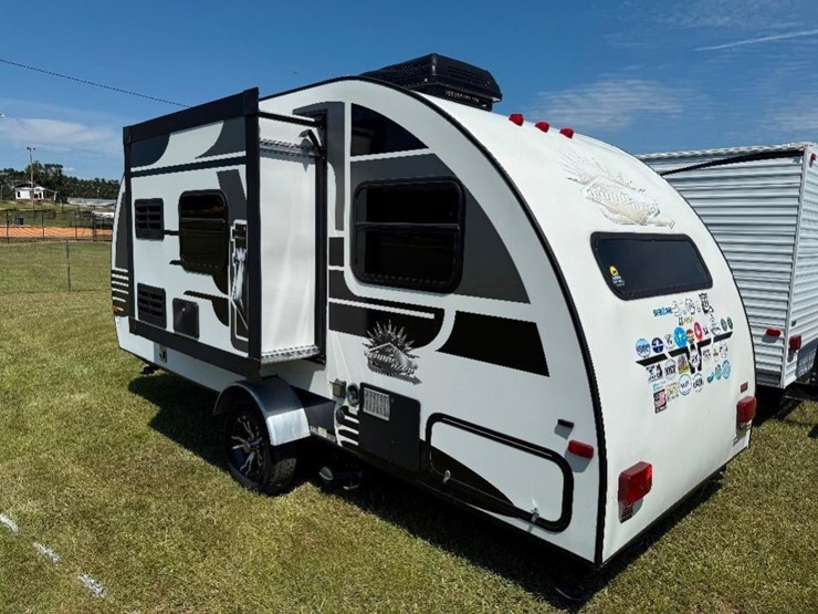 2016-winnebago-winnie-drop-wd1780-camper-image-5