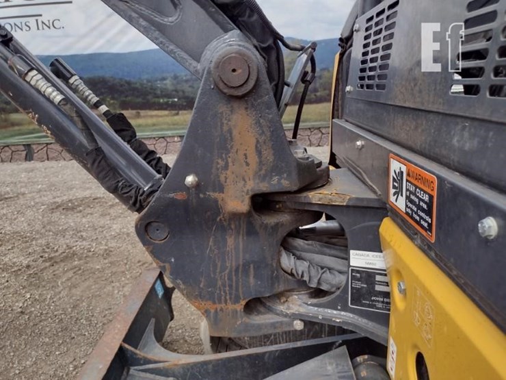 2021-deere-26g-image-24