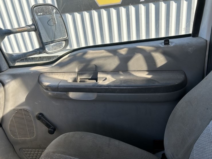 2004-ford-f550-sd-image-19