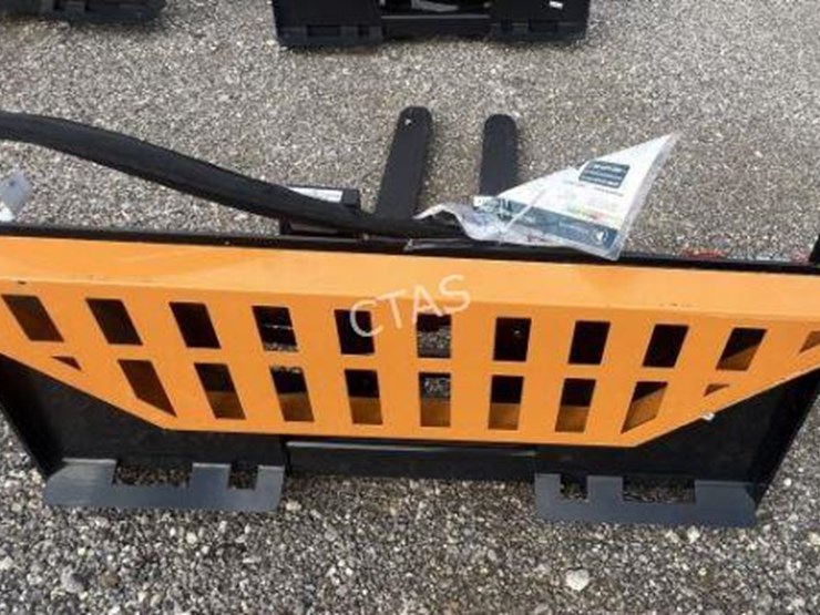 #147-•-wolverine-hydraulic-skid-steer-pallet-forks-image-3