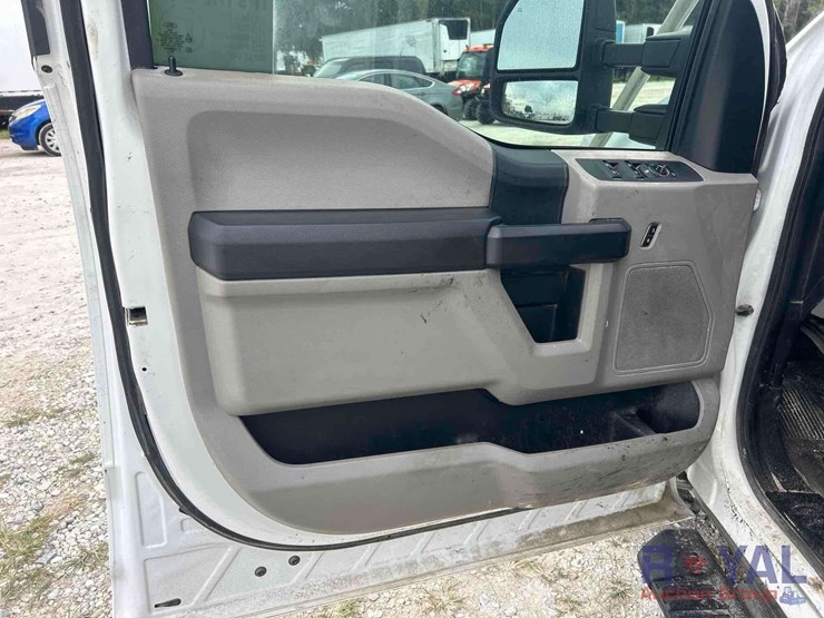 2017-ford-f350-image-13