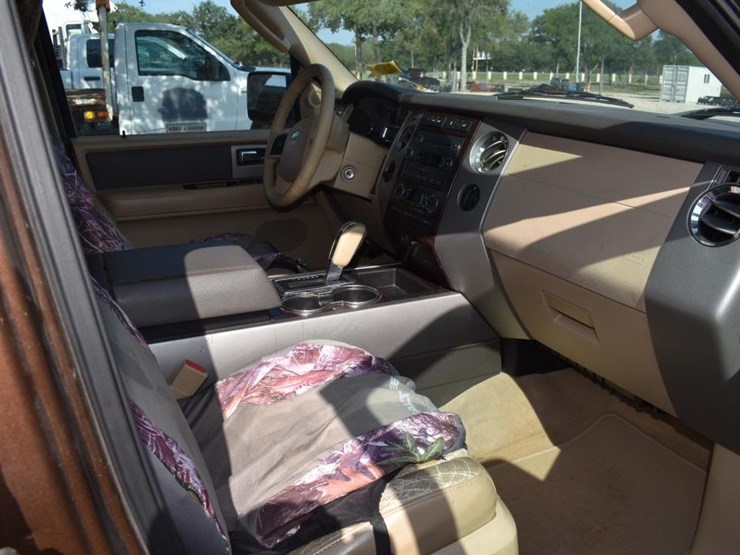 2011-ford-expedition-image-8