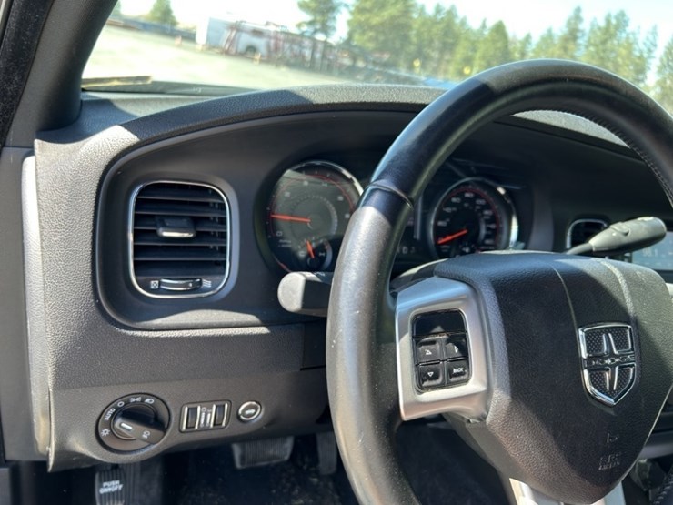 2011-dodge-charger-sedan-image-17