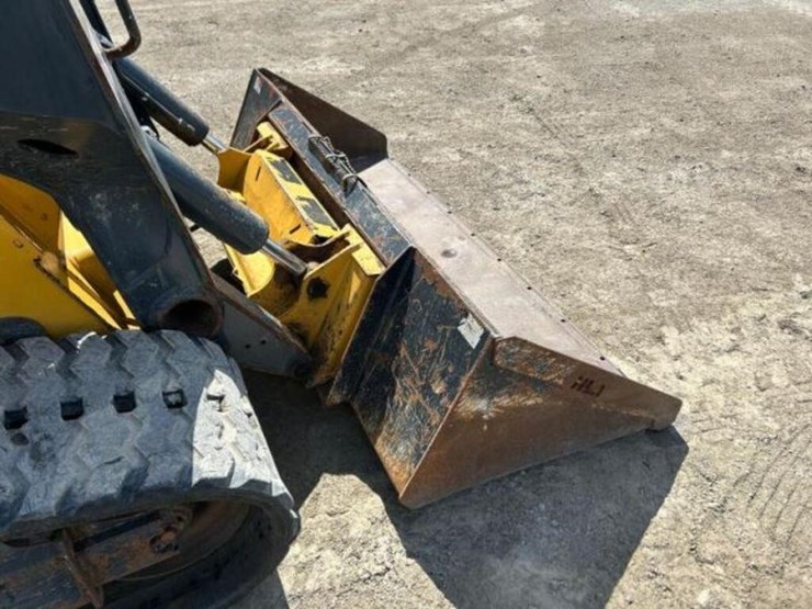 deere-331g-image-22