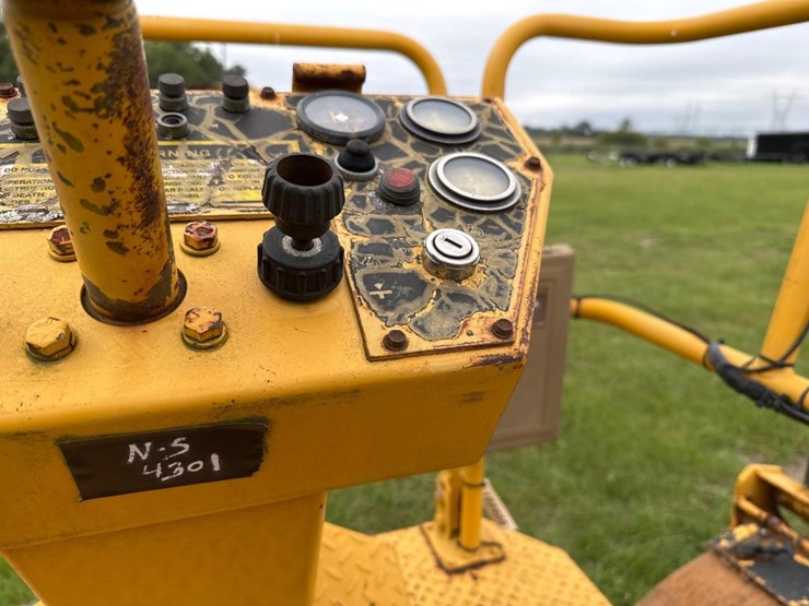 caterpillar-cb-434-image-18