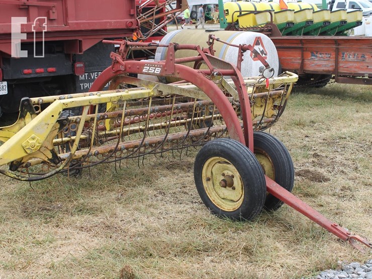 new-holland-258-image-3