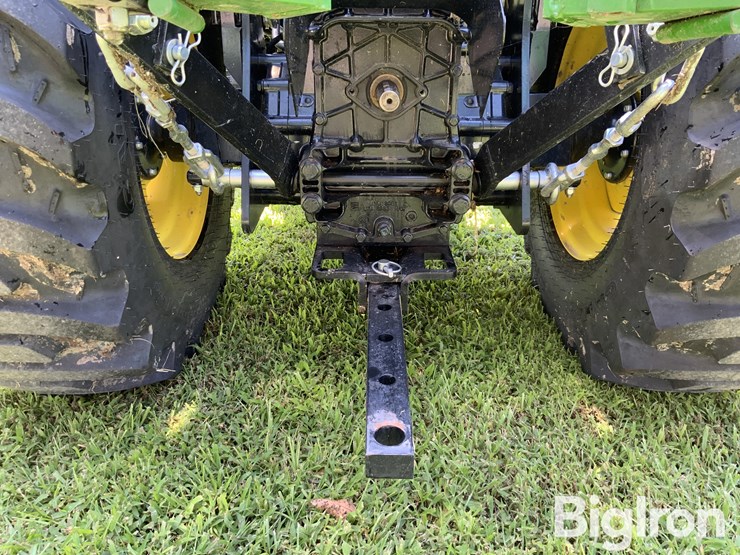 2023-john-deere-2032r-image-10