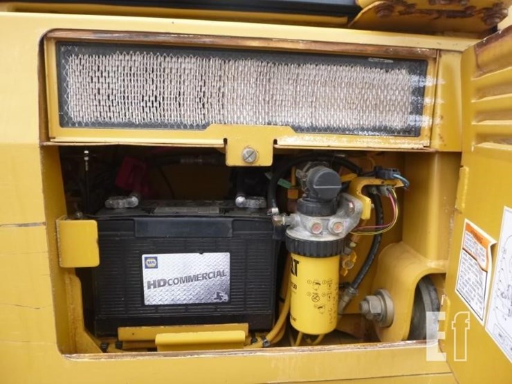 2005-caterpillar-d4g-xl-image-41