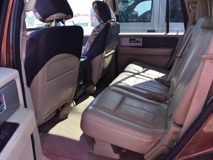 2011-ford-expedition-image-7