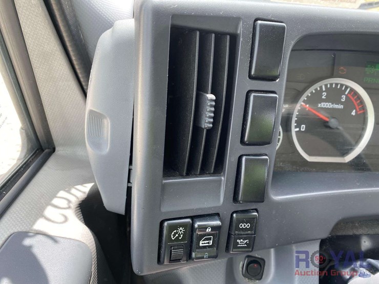 2016-isuzu-npr-image-20
