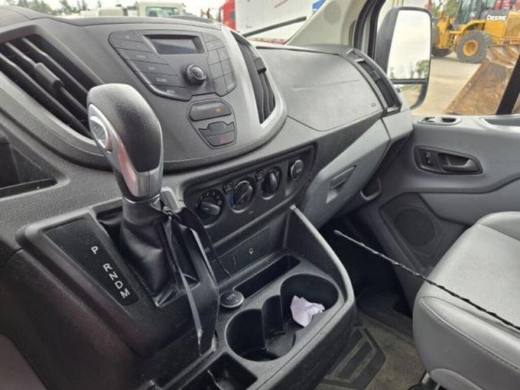 2016-ford-transit-image-19