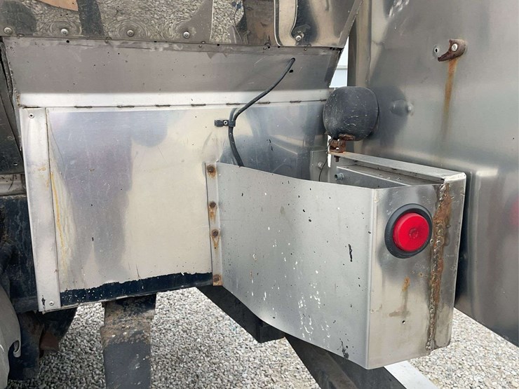stainless-steel-7000-gallon-tanker-image-26