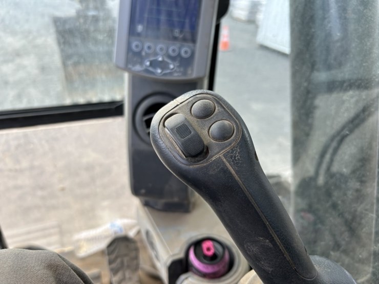 2017-caterpillar-320fl-image-34