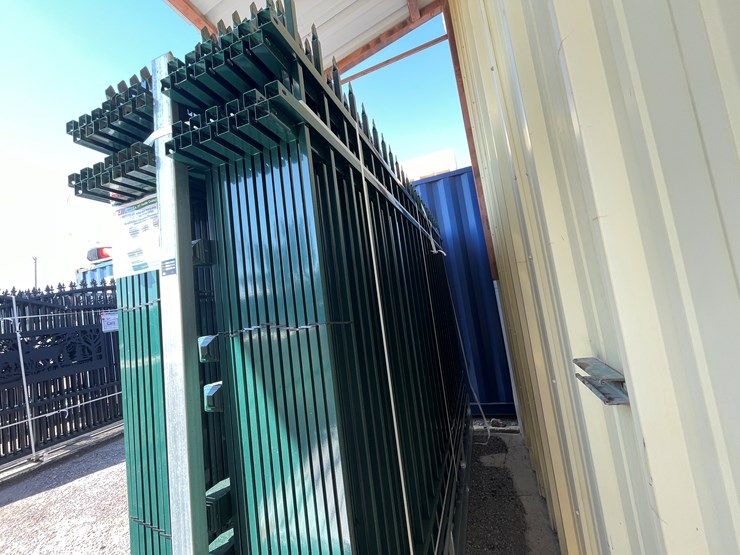 #4010-•-powder-coated-steel-site-fence-image-17