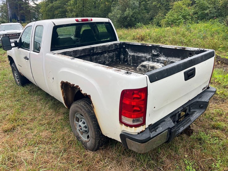 2011-gmc-sierra-2500hd-image-4
