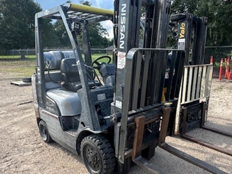 #2074-•-nissan-forklift-image-3