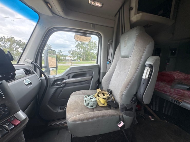 2014-kenworth-t680-image-32