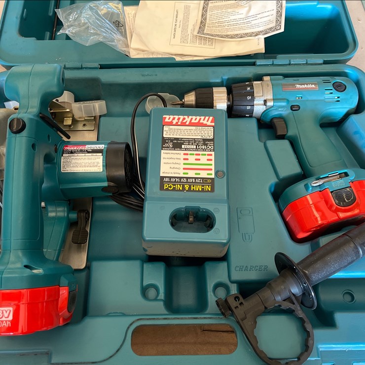#32 • MAKITA COMBO SET DRILL AND SAW