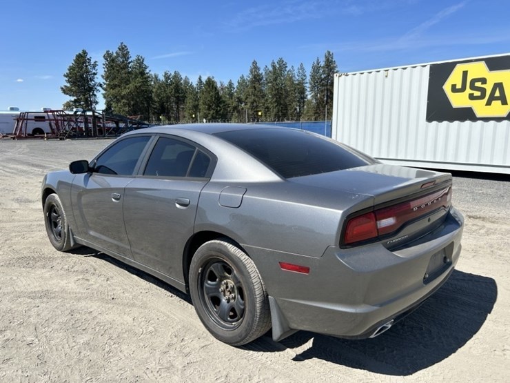 2011-dodge-charger-sedan-image-3