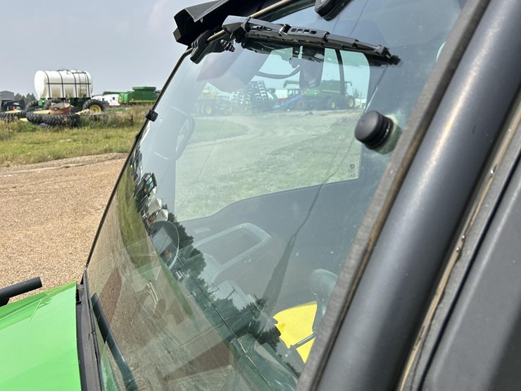 2021-john-deere-gator-xuv-835m-image-15