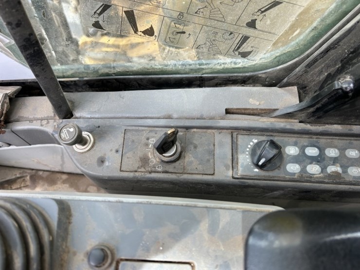 2018-caterpillar-548-image-38